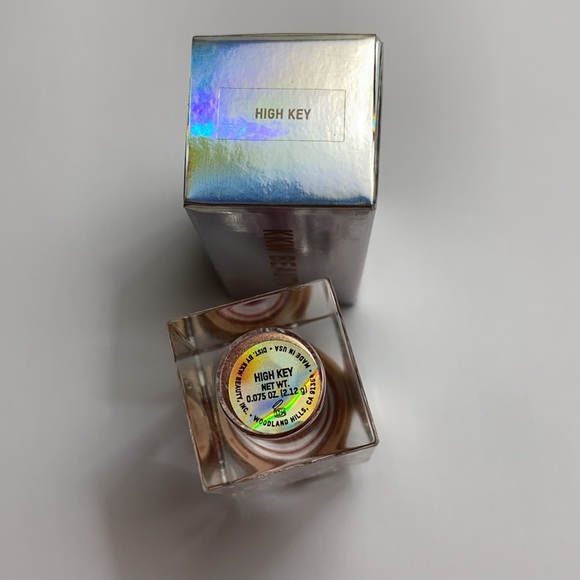 KKW Beauty “High Key” Flashing Lights Loose Powder - Picture 6 of 12